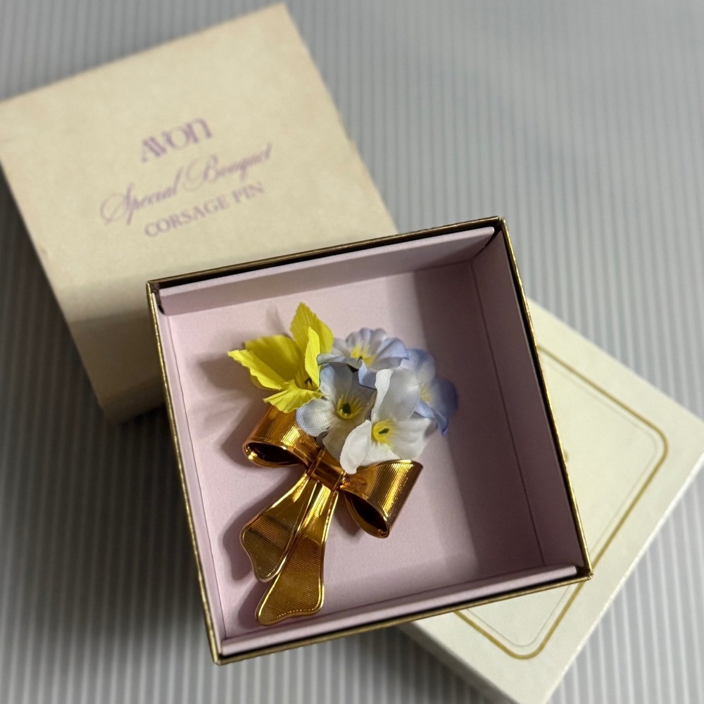 Avon Special Bouquet Corsage Pin Women OS Gold Blue Yellow Excellent 1980s